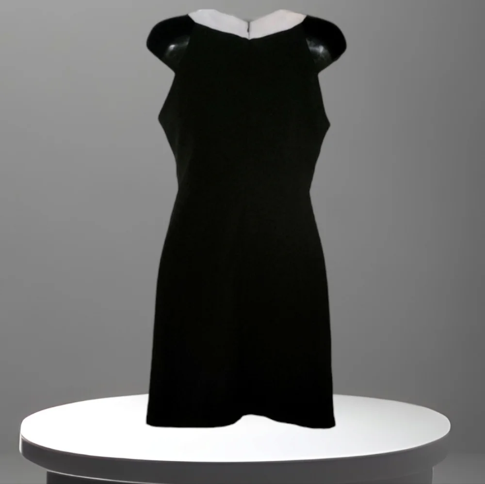 Signature By Sangria SZ 4P Black & White Sleeveless Keyhole Colorbock Mini Dress - Picture 4 of 13